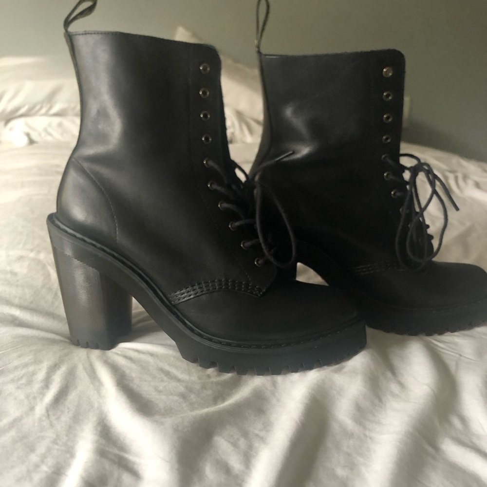 Doc Marten’s Kendra Heeled Boot, Size 10 in black